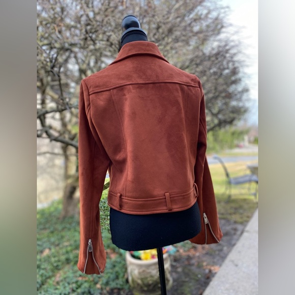 FOREVER 21
Jacket size M 
Brown color - front zipper - pocket - Picture 15 of 16